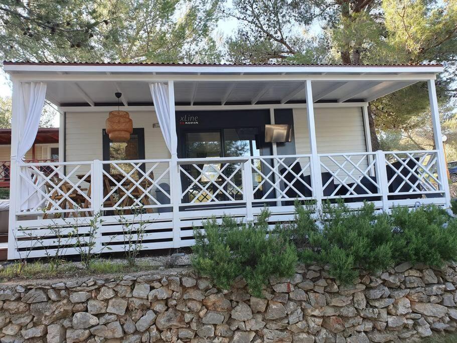 Mobilheim Andrea Wunderschoene Ferienwohnung Direkt Am Meer Jezera Exterior foto