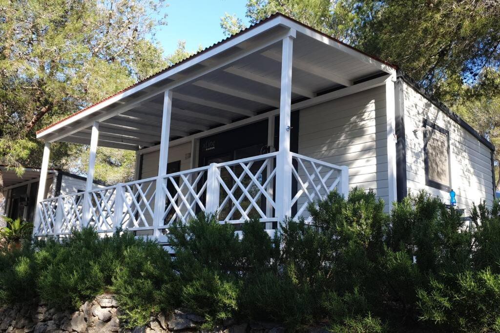 Mobilheim Andrea Wunderschoene Ferienwohnung Direkt Am Meer Jezera Exterior foto