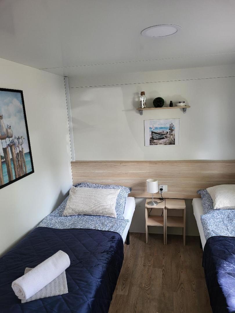 Mobilheim Andrea Wunderschoene Ferienwohnung Direkt Am Meer Jezera Exterior foto