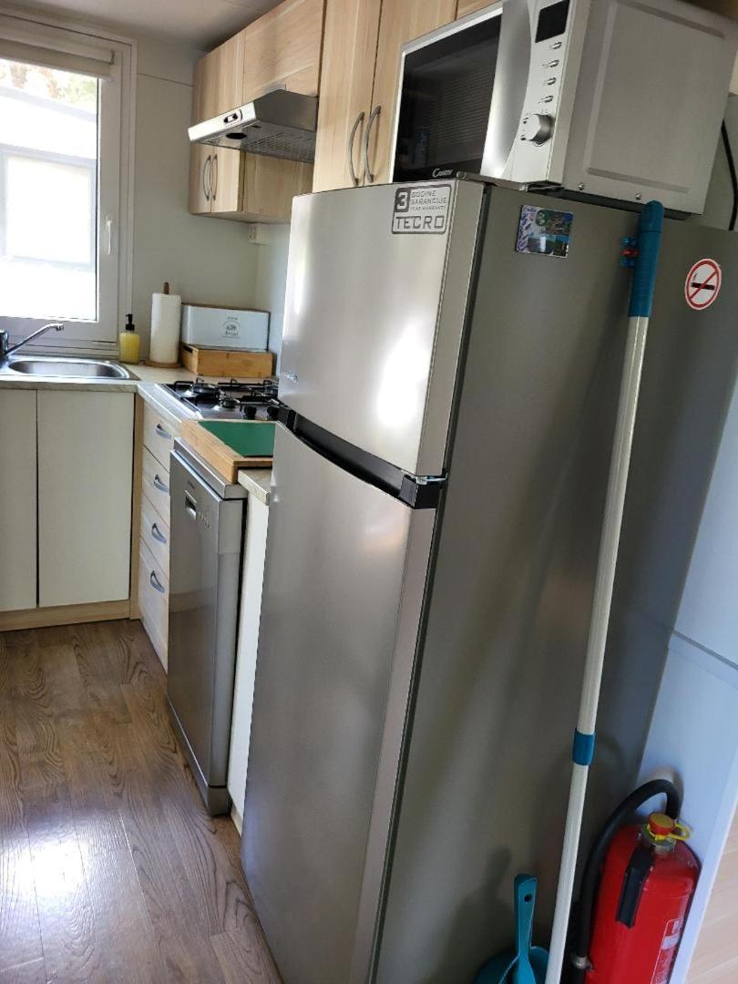 Mobilheim Andrea Wunderschoene Ferienwohnung Direkt Am Meer Jezera Exterior foto