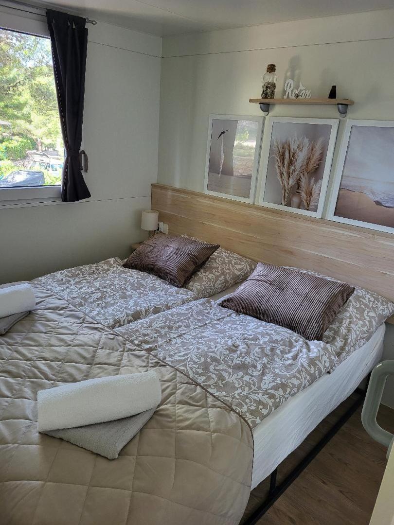 Mobilheim Andrea Wunderschoene Ferienwohnung Direkt Am Meer Jezera Exterior foto