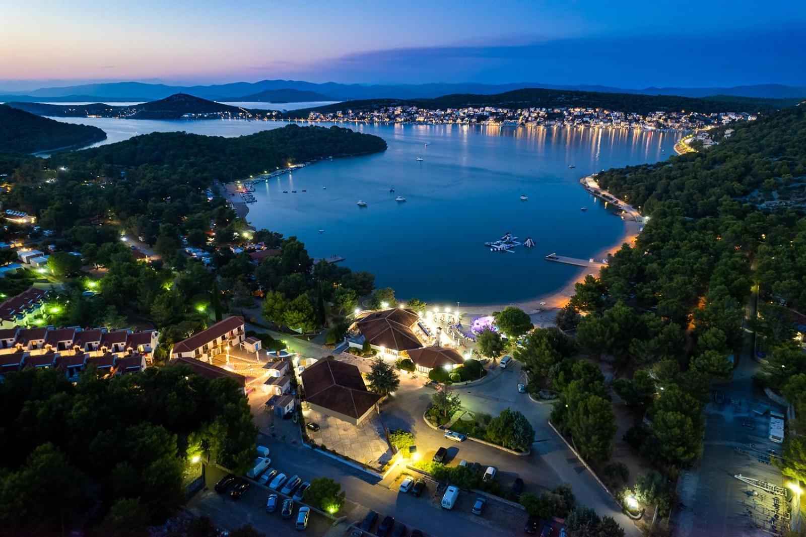 Mobilheim Andrea Wunderschoene Ferienwohnung Direkt Am Meer Jezera Exterior foto